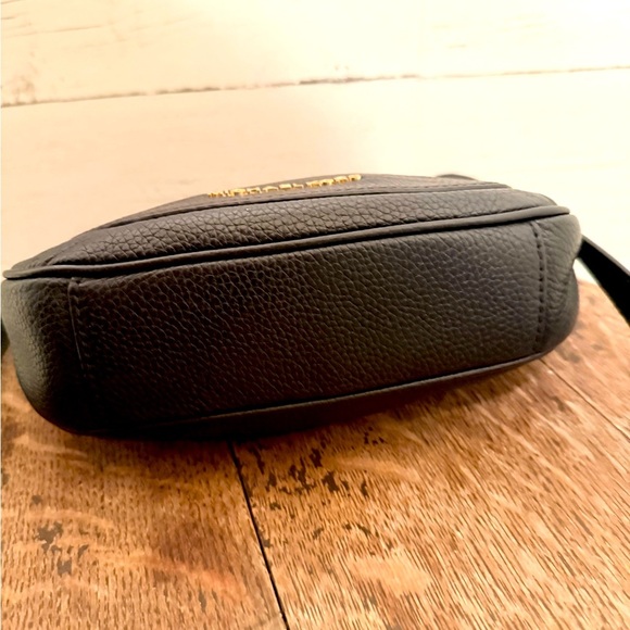 MICHAEL KORS Julia Women MK MD Messenger Bag Purse Black Leather Gold 38H8XJQM2L - Picture 6 of 8